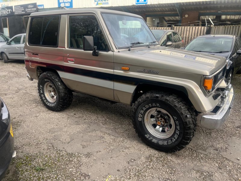 TOYOTA LAND CRUISER