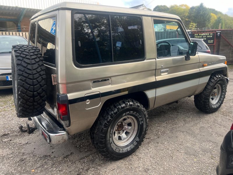 TOYOTA LAND CRUISER